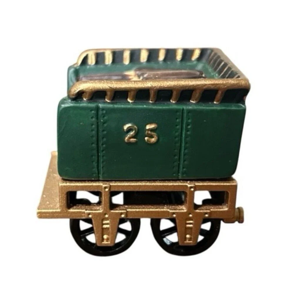 Dept 56 Heritage Village Collection The Flying Scot Train 5573-5 Passenger Train - Picture 3 of 12